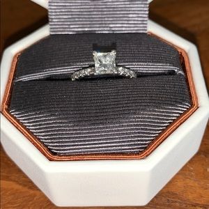 Engagement/diamond ring .85 carat